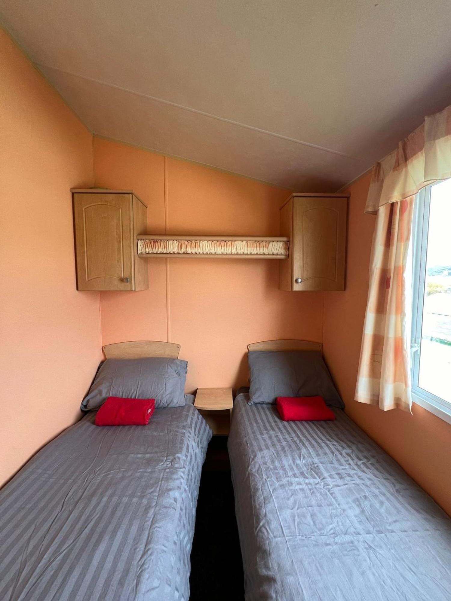 אבריסטוויט Spacious 2 Bedroomed Mobile Home מראה חיצוני תמונה