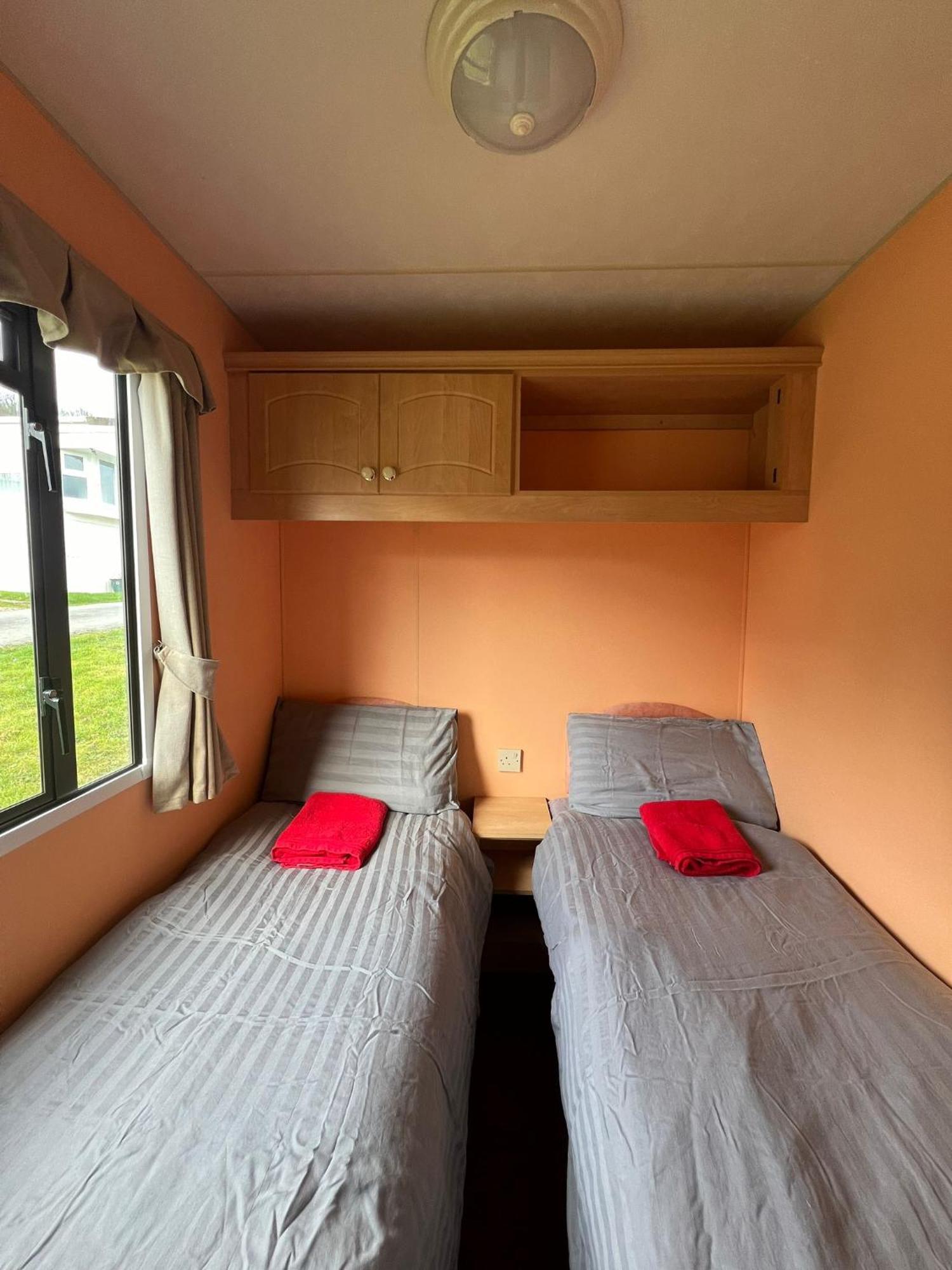 אבריסטוויט Spacious 2 Bedroomed Mobile Home מראה חיצוני תמונה