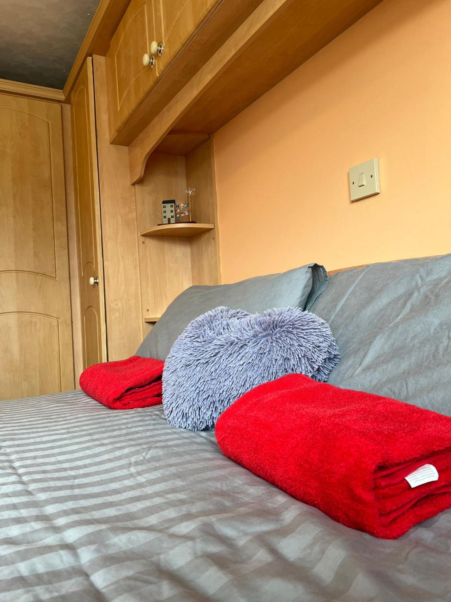אבריסטוויט Spacious 2 Bedroomed Mobile Home מראה חיצוני תמונה